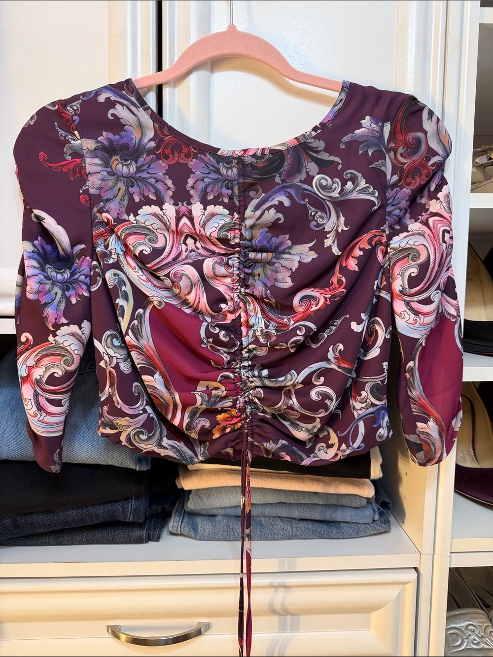 bebe Plum Paisley-Print Ruched front Blouse